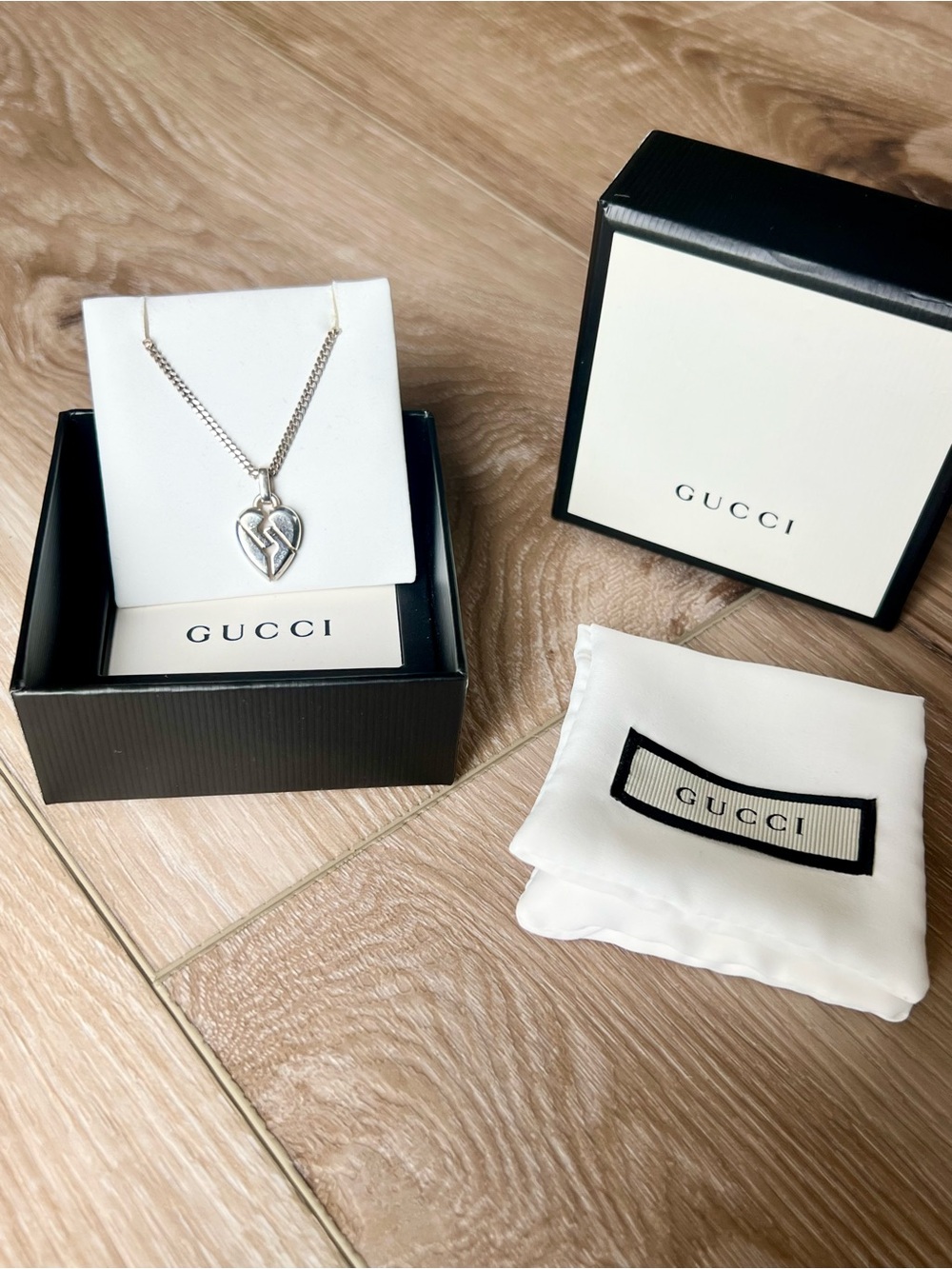 GUCCI Knot Heart Pendant Necklace Stearling Silver 925